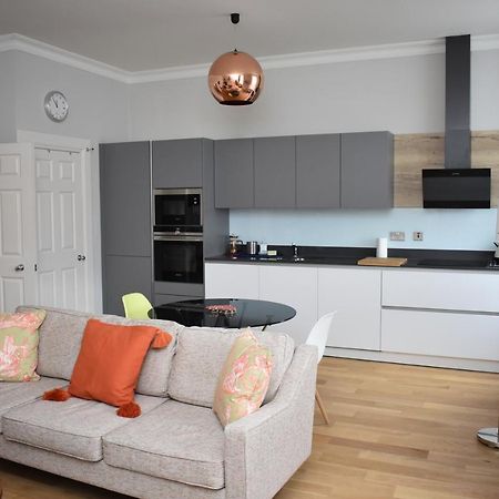 Bernard St - Bright And Spacious 1 Bed Apartment At The Shore! เอดินบะระ ภายนอก รูปภาพ