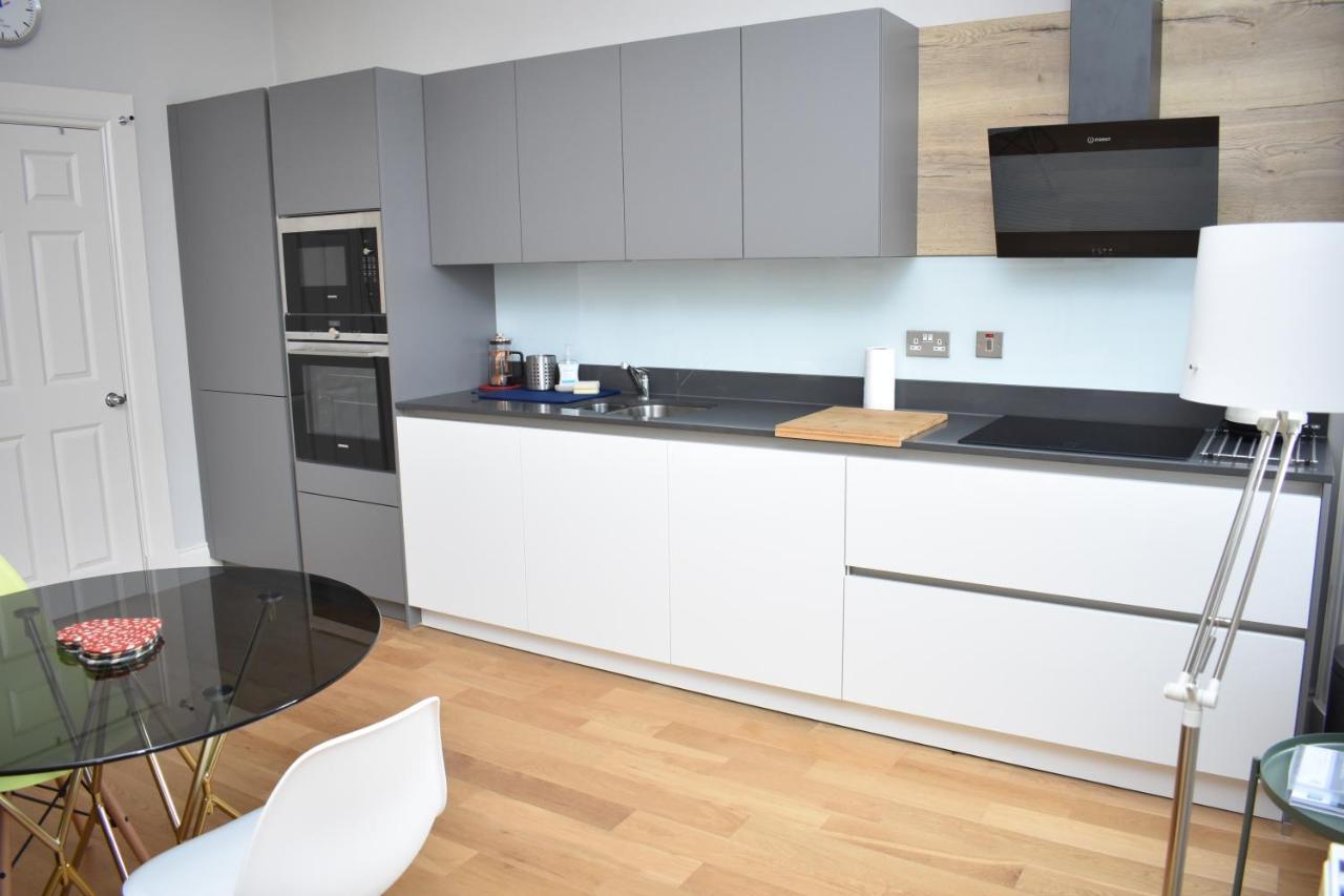 Bernard St - Bright And Spacious 1 Bed Apartment At The Shore! เอดินบะระ ภายนอก รูปภาพ