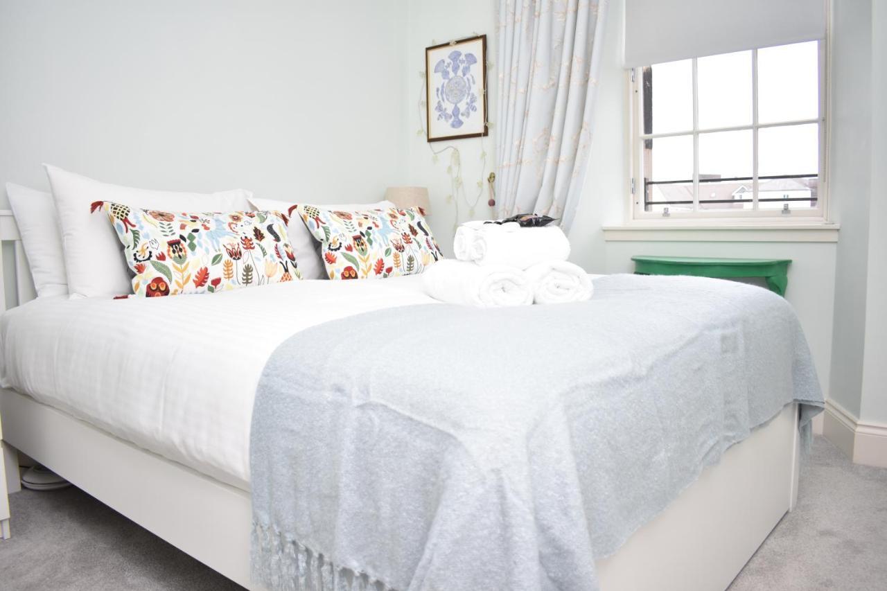 Bernard St - Bright And Spacious 1 Bed Apartment At The Shore! เอดินบะระ ภายนอก รูปภาพ